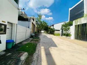 10P Superb Land at Prestigious Neighborhood, Talawathugoda