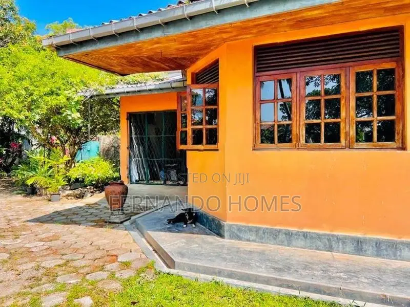 60 Perches Big Land With A Colonial Bunglow For Sale In Negombo