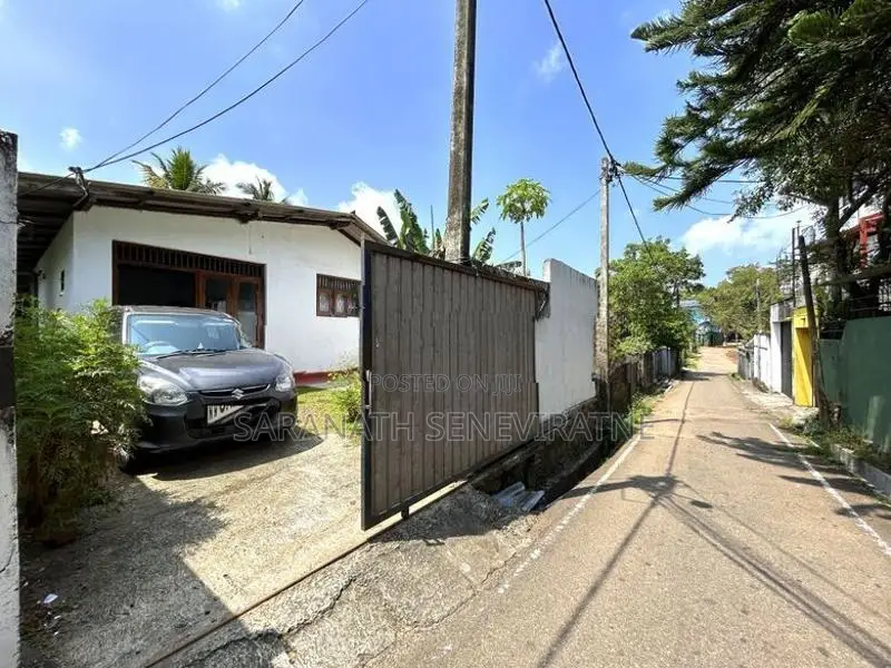 House in Maharagama - 150 meters to High-Level Rd