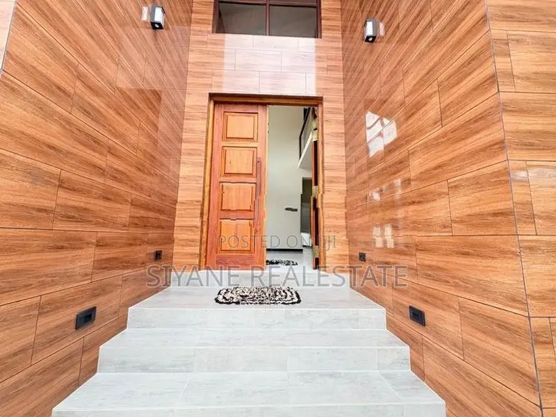 Luxury House For Sale Battaramulla