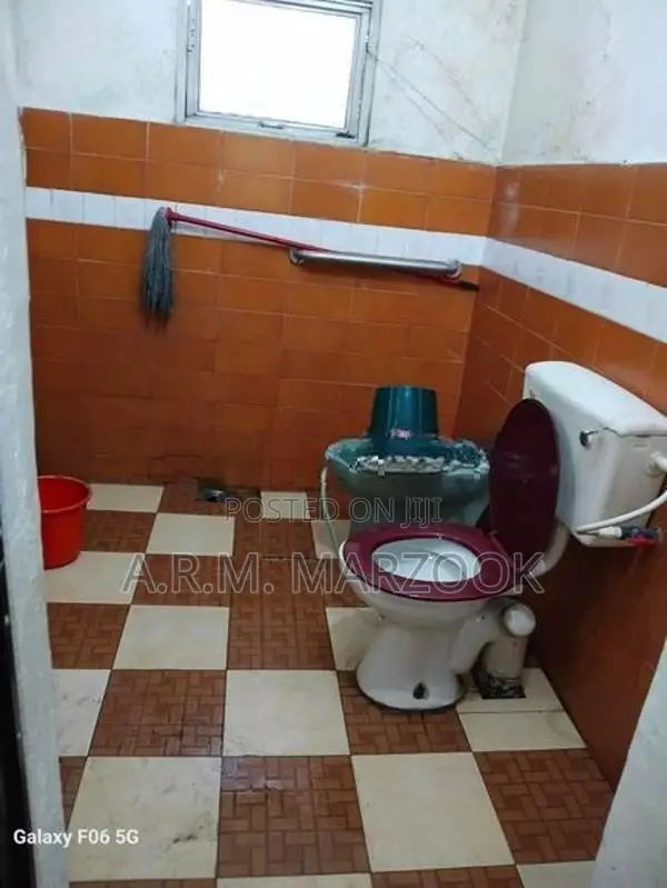 Colombo 10 Maligakanda Rd 8 BR & 6 BATH Old 2 Storied Building For Sal