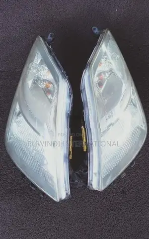 Toyota Prius W20 Head Light