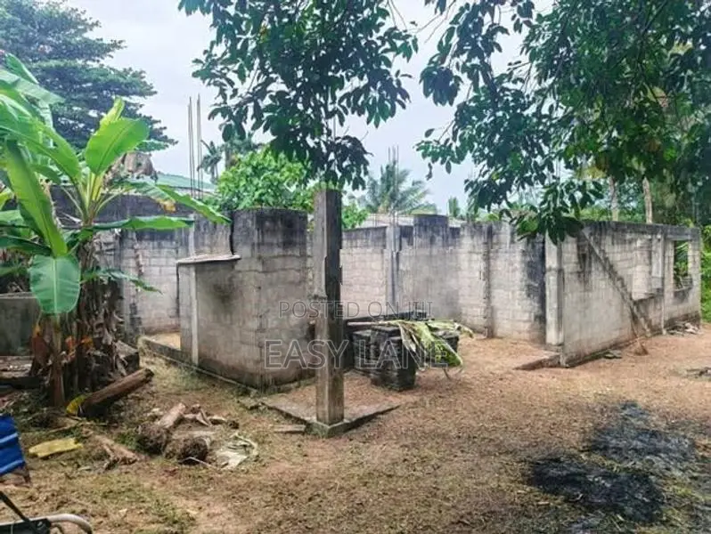 අඩක් නිමකළ නිවසක් විකිණීමට