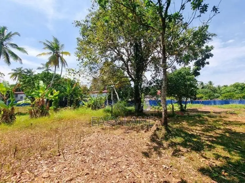 Highway පිවිසුමට ළගින් ඉඩමක්