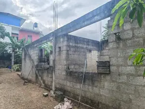 අඩක් නිමකළ නිවසක් විකිණීමට