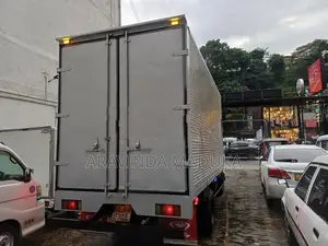 Isuzu Elf 250 14.5ft 2000
