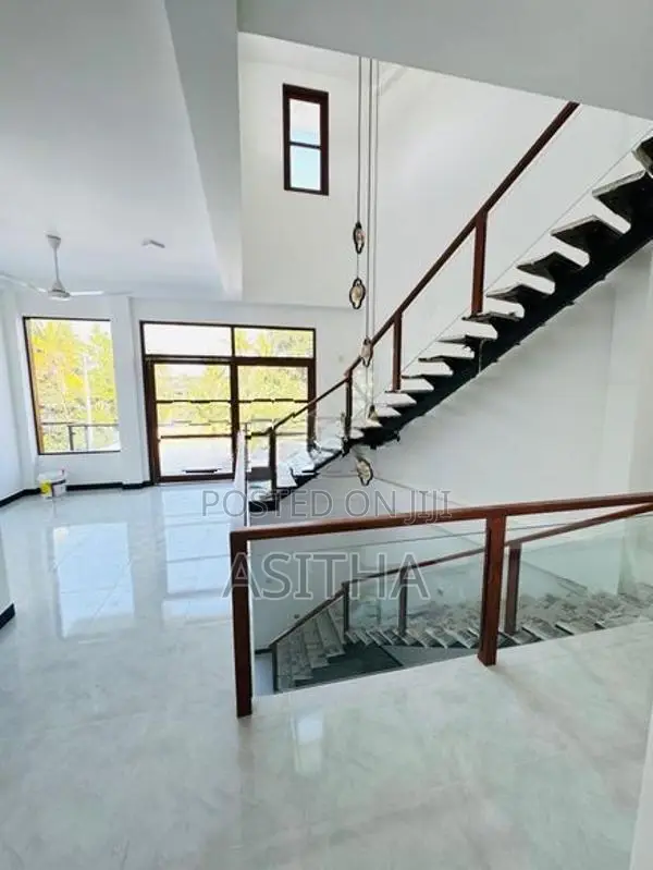 Piliyandala පදින්ච් නොවු අලුත්ම දෙමහල් නිවස