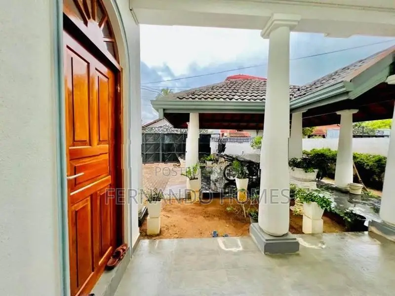 Solid 4 BR Fully Furnished Luxury Upstairs House For Sale In Negombo