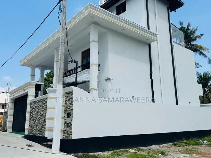 සුඛෝපභෝගී අති නවීනතම සුවිසල් දෙමහල් නිවස විකිණීමට Piliyandala