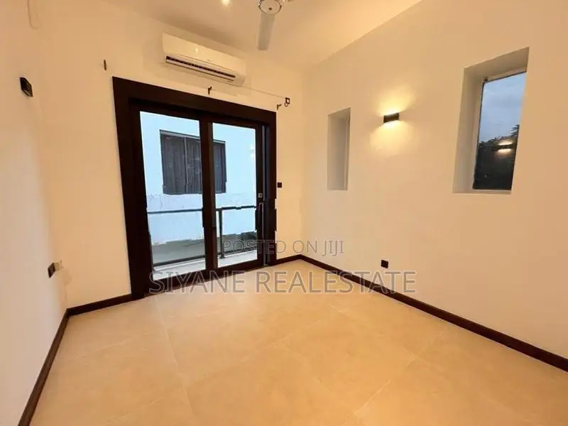 Elegant House For Sale Thalawathugoda, Kalalgoda