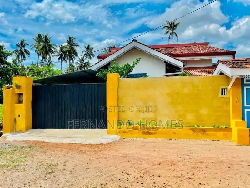 Old Type Antique New 3 Bed Rooms Villa For Sale In Negombo Area