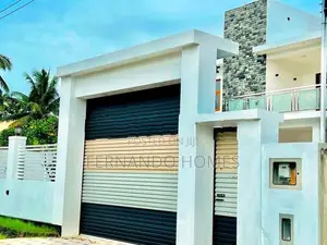 Best LIving Nice Garden An Upstairs 5 Bed Rooms House For Sale Negombo