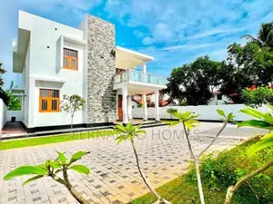 Best LIving Nice Garden An Upstairs 5 Bed Rooms House For Sale Negombo
