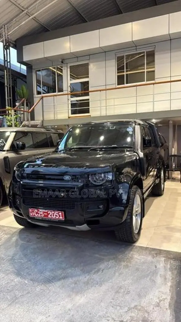 Land Rover Defender 110 2023
