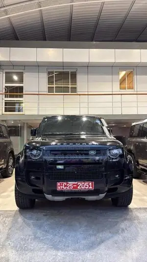 Land Rover Defender 110 2023
