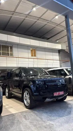 Land Rover Defender 110 2023