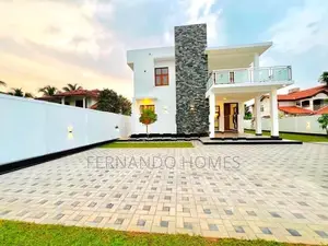 Best LIving Nice Garden An Upstairs 5 Bed Rooms House For Sale Negombo