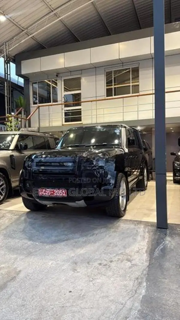 Land Rover Defender 110 2023