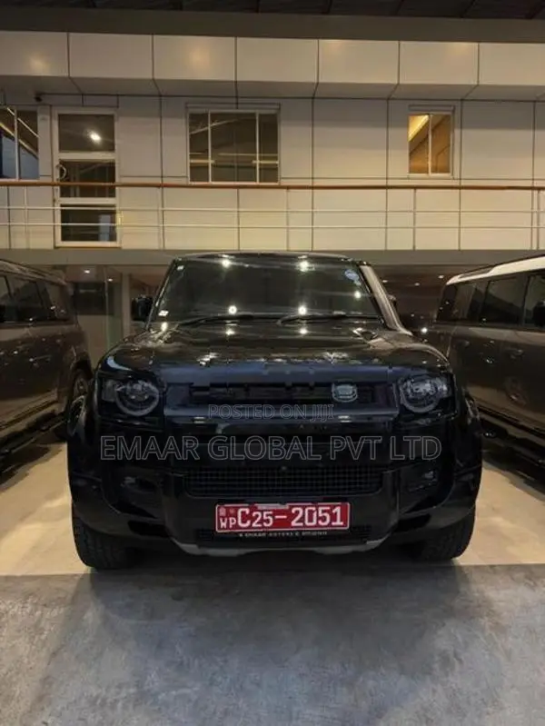 Land Rover Defender 110 2023