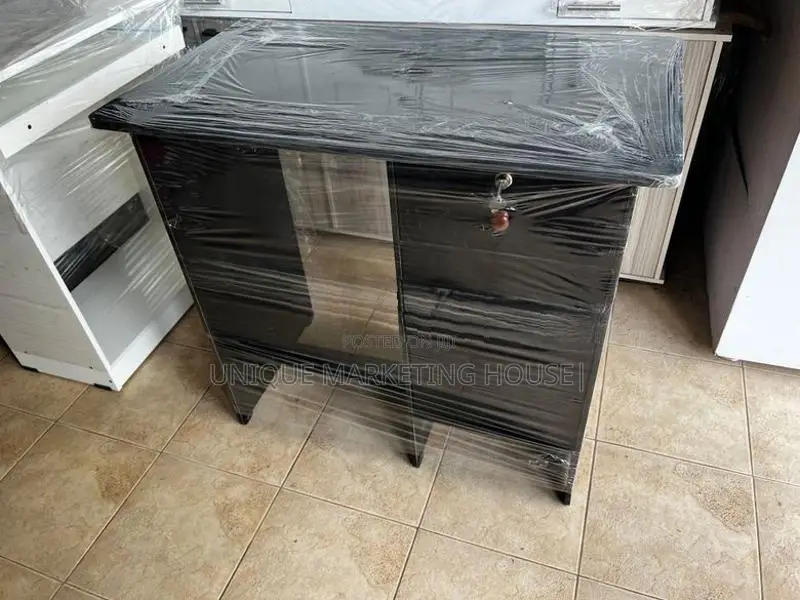 32x19” Melamine Mini Office Table