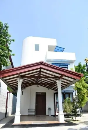 Battarmulla, Fully Furnished, 2 story, House With A Rooftop (MG1273)
