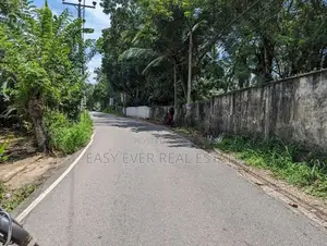 රාගම ලංකා මාතා පාරට මුහුණලා බිම්කොටසක්