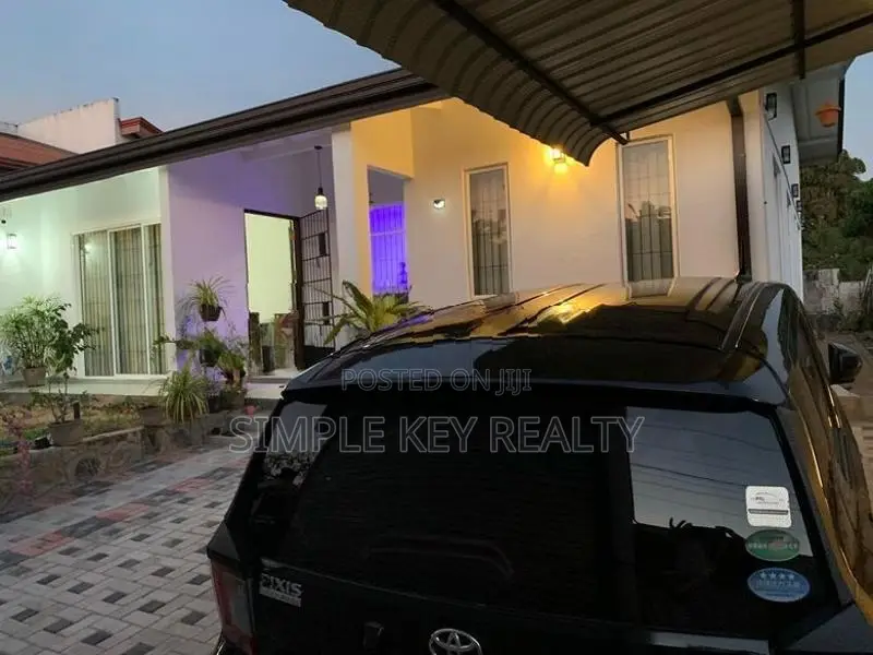 Beutiful house for sale in gampaha miriswatta wathuregama road