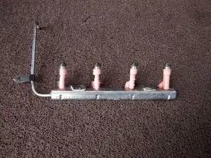 TOYOTA AQUA NHP10 INJECTOR RAIL