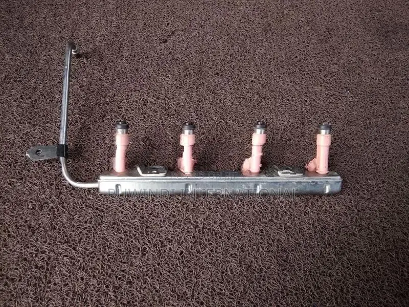 TOYOTA AQUA NHP10 INJECTOR RAIL