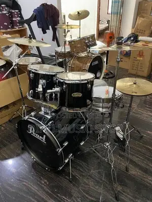 Pearl Acoustic Drum Set