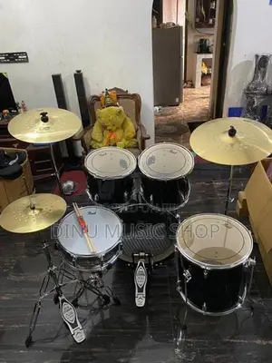 Pearl Acoustic Drum Set