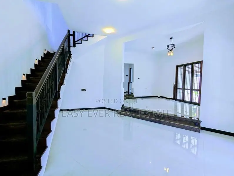 ගෘහ භාණ්ඩ සමඟ නව නිවසක් කුරුණෑගල
