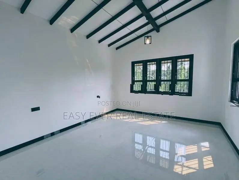 ගෘහ භාණ්ඩ සමඟ නව නිවසක් කුරුණෑගල