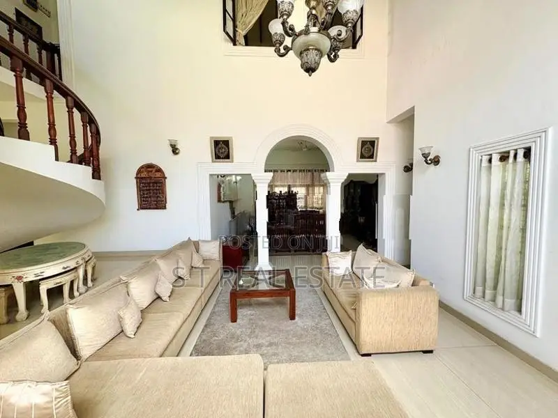 Geoffrey Bawa Style Luxury House For Sale In Colombo 04
