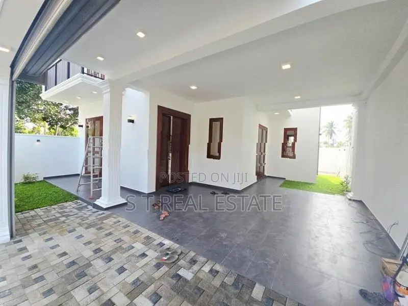 Modern Designed Luxury Three Storey House for Sale in Kottawa