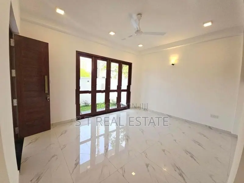 Modern Designed Luxury Three Storey House for Sale in Kottawa