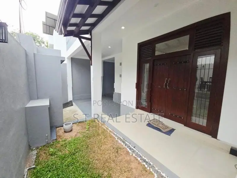 Modern Designed 3 Storey House for Sale in Homagama