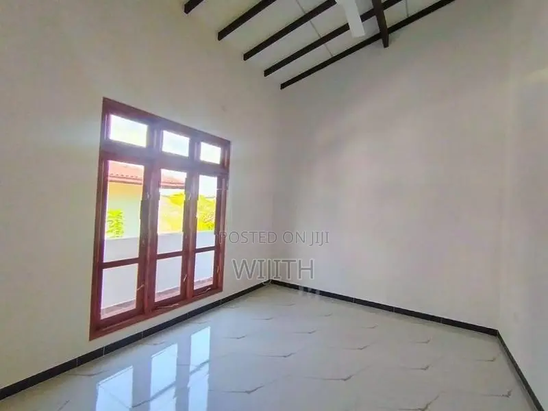 කොටිටාවෙි සුපරි දෙමහල් නිවසක් විකිනිමට