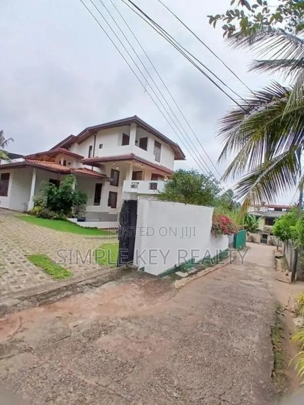 Beutiful Three Store House for Sale in Kiribathgoa Makola