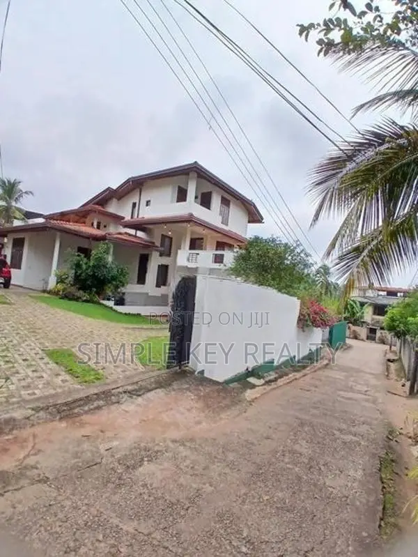 Beutiful Three Store House for Sale in Kiribathgoa Makola