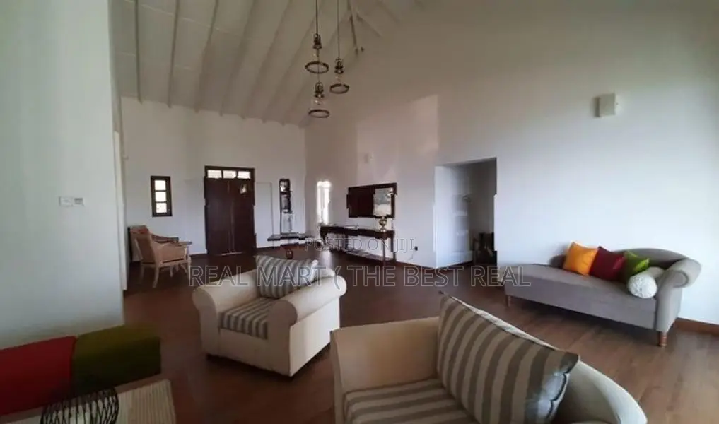 Nuwara Eliya : 6,500sf Luxury Fully Furnished Bungalow for Sale