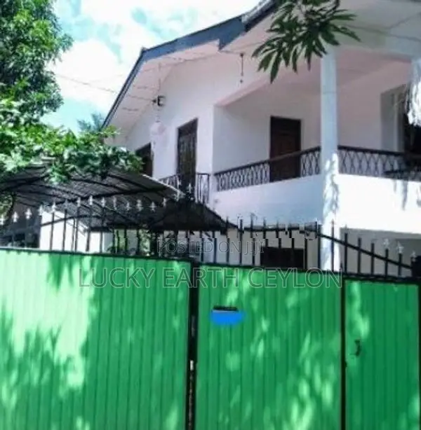 Pannipitya, 2 Story, Unfurnished House With Servent Quarters(ZM1105)