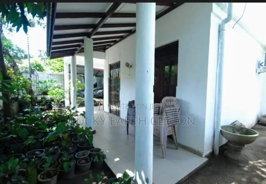 Pannipitya, 2 Story, Unfurnished House With Servent Quarters(ZM1105)