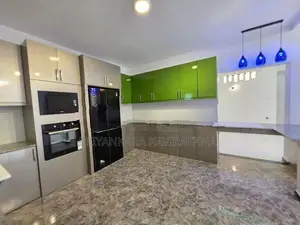 Luxury House For Sale in Piliyandala With Pool