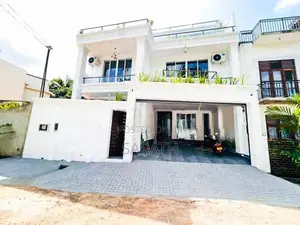 බත්තරමුල්ලෙන් සුඛෝපභෝගී නිවසක් විකිණීමට
