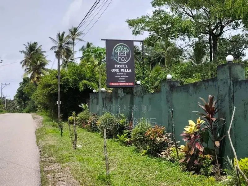 Hottel for sale in weliweriya