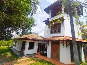 දෙමහල් නිවසක් සමග තනි මහල් විකිනිමට නුගේගොඩ