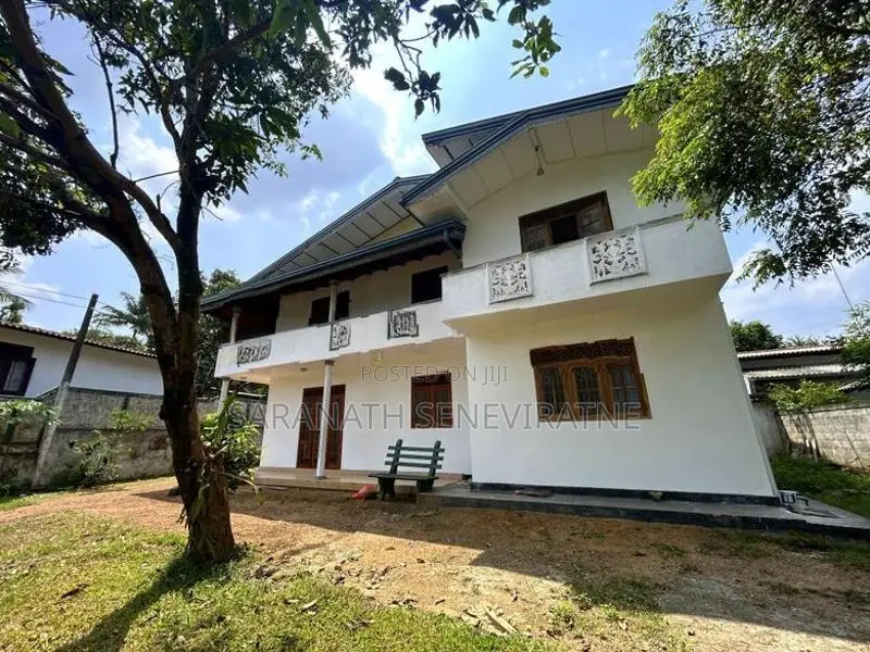 House For Almost Land Value Sale in Kiribathgoda Off Dimo Junction