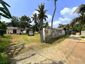 House For Almost Land Value Sale in Kiribathgoda Off Dimo Junction