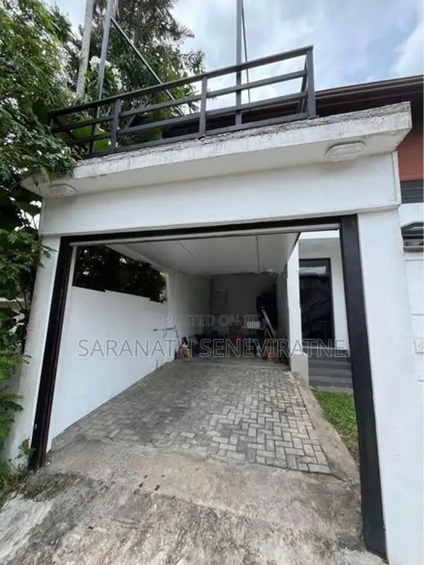House for Sale Between Boralesgamuwa Junction and Maharagama Town